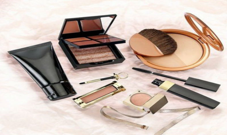 Trucos de maquillaje para una piel grasa