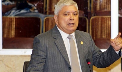 Diputado Gonzlez se disculpa tras gesto ofensivo