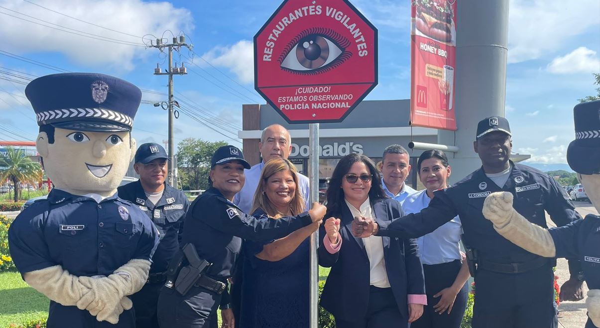 McDonald's y la Polica Nacional de Panam se unen para extender el programa Restaurantes Vigilantes en Veraguas
