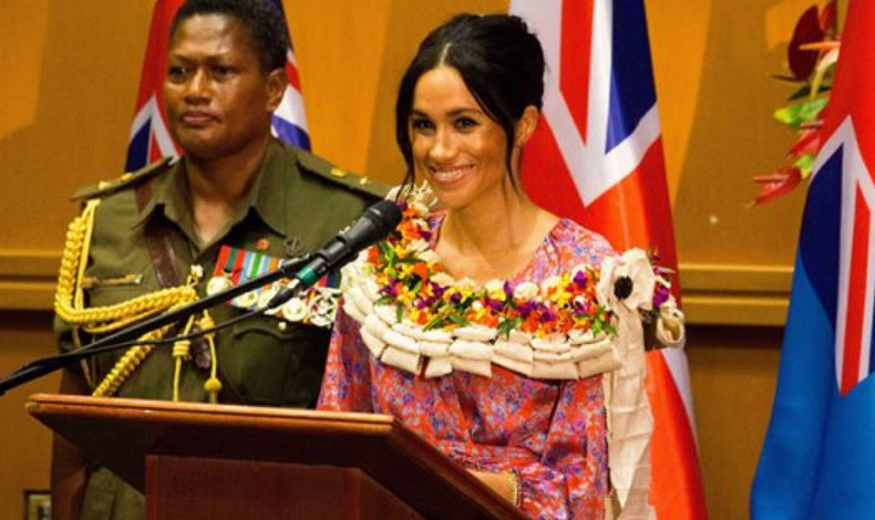 Meghan Markle dio un emotivo discurso a estudiantes