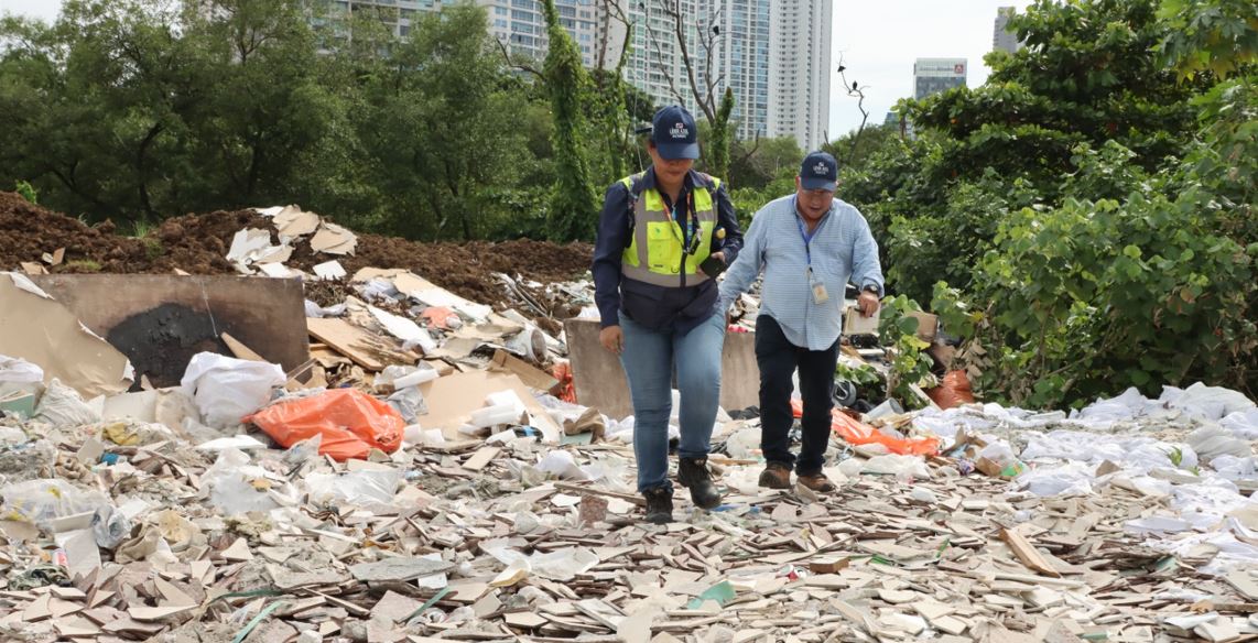 MiAMBIENTE en coordinaci�n interinstitucional clausura vertedero ilegal en Puente del Rey