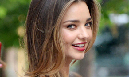 Miranda Kerr se hace faciales con sanguijuelas