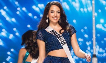 Miss Bulgaria dona su vestido a adolescente filipina