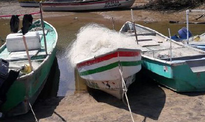 Muere adolescente al empujar embarcacin en Playa La Boca