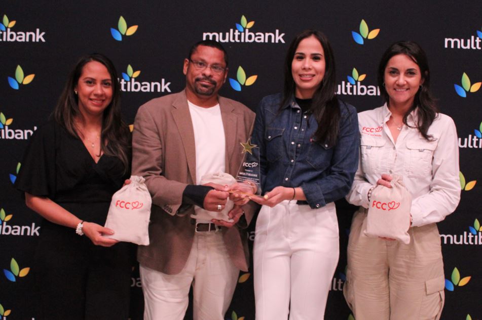 Multibank grad�a a j�venes del Programa L�dercor de la Fundaci�n F�tbol con Coraz�n