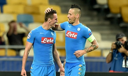 Milik lider el Napols en su debut en Champions