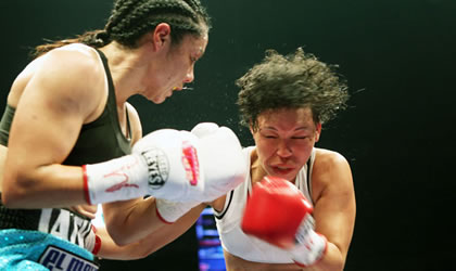 Chantall pierde la corona supergallo ante Jackie Navas