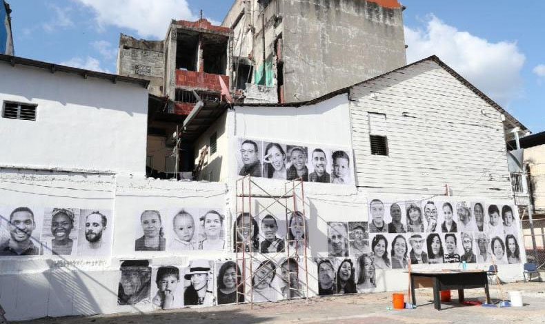 Noventa rostros panameños empapelan este mural