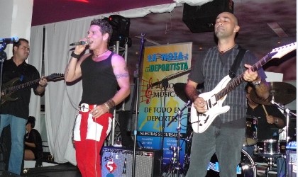 Homenaje a Peluca en Nuvo
