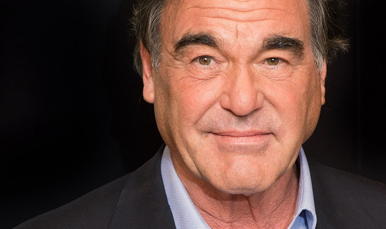 Oliver Stone es acusado de abuso sexual por parte de Carrie Stevens