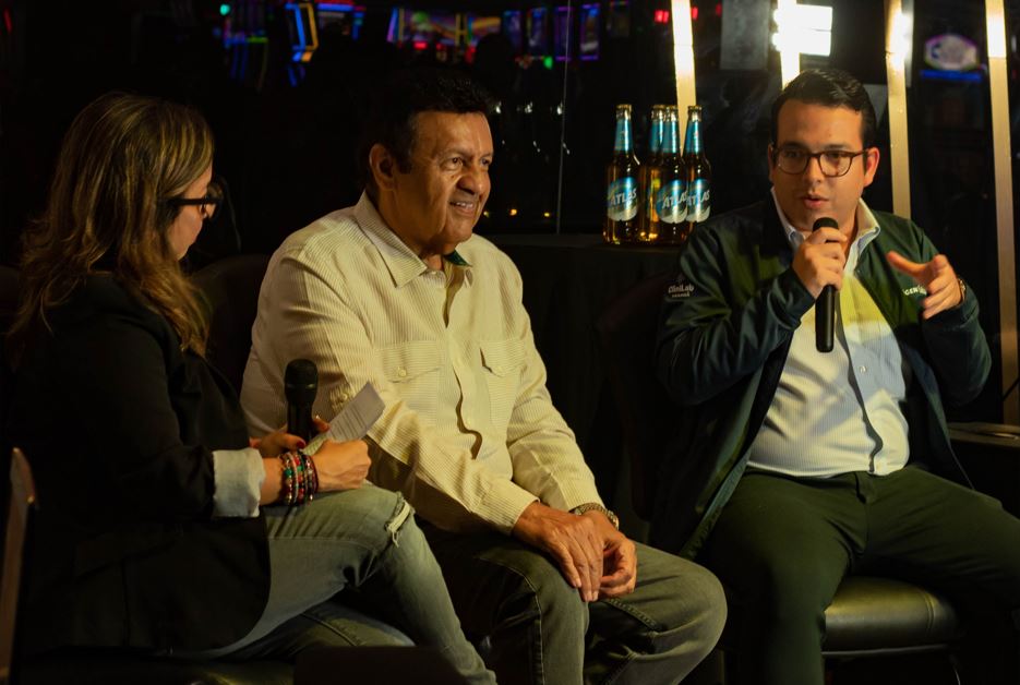 Osvaldo Ayala estrena el video de su xito La Medicina
