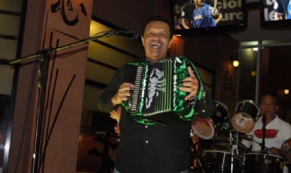 Osvaldo Ayala, prendi� Las Terrazas de Multiplaza