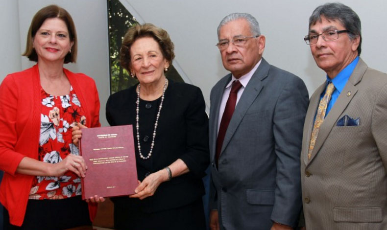 Entregan obra literaria sobre Panam Viejo