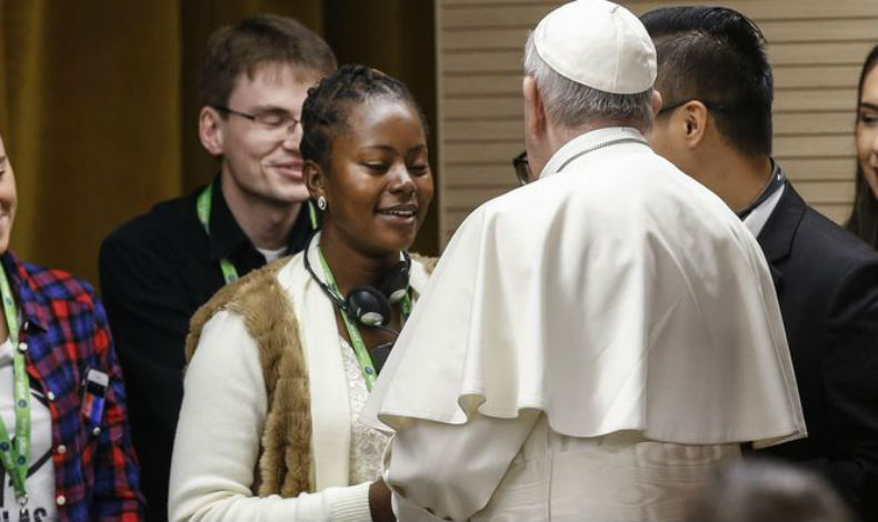 Panameo entrega informe de la reunin presinodal al papa Francisco