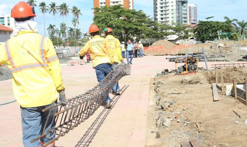 Mario Etchelecu y representantes del Consorcio Nuevo Coln realizan recorrido