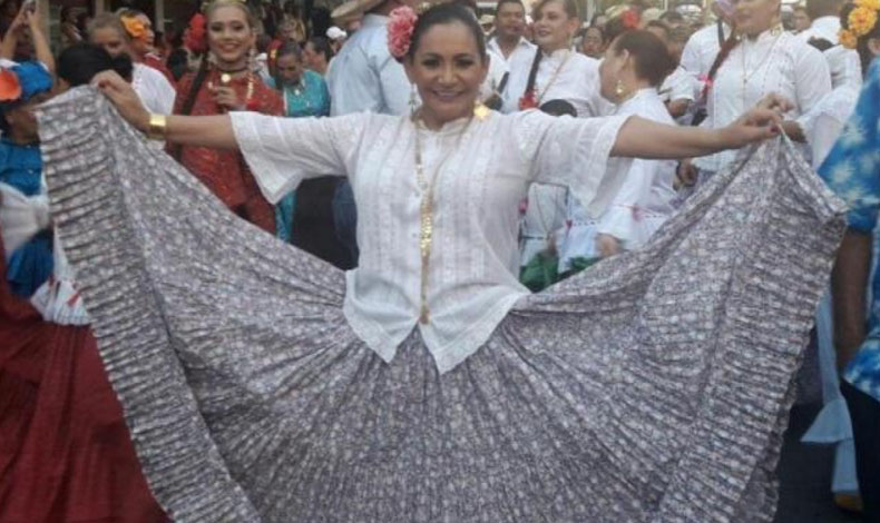 Mujeres empolleradas participan en paseo de la Basquia Chiricana