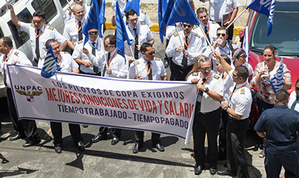Pilotos de COPA Airlines continan protestando pacficamente