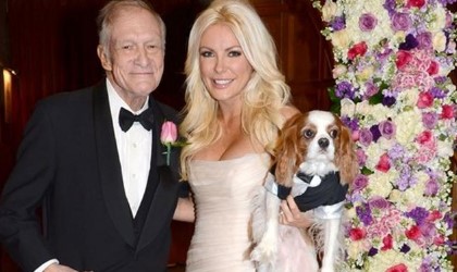 Dueo de Playboy se casa con ex conejita 60 aos mas joven  que l