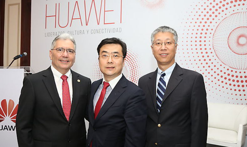 Presentan en Panam libro de Huawei