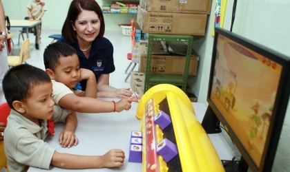Primera Dama visita a nios del COIF en Boca La Caja