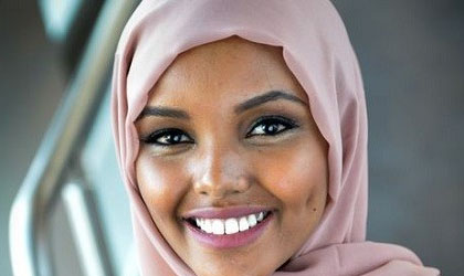 La refugiada Halima Aden triunfa en el mundo de la moda