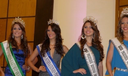 Fotos de las ganadoras del Miss Panam quines recibieron los premios por parte de los patrocinadores