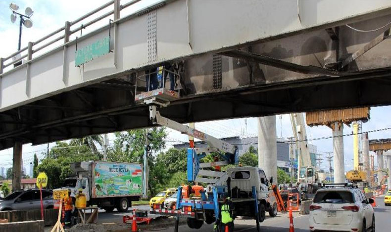 MOP contina labores en el Puente Villa Lucre