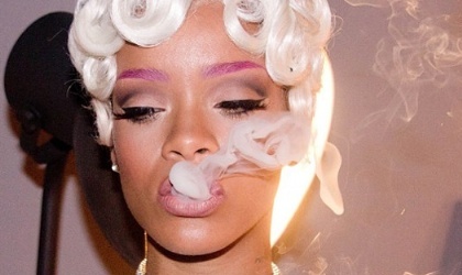 Rihanna y Ricky Martin se halagan en twitter