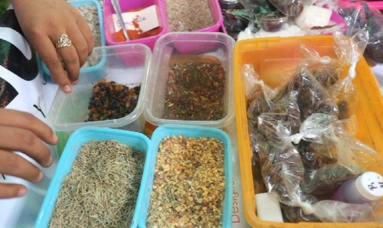 Qu materiales se utilizan para los rituales de Semana Santa?