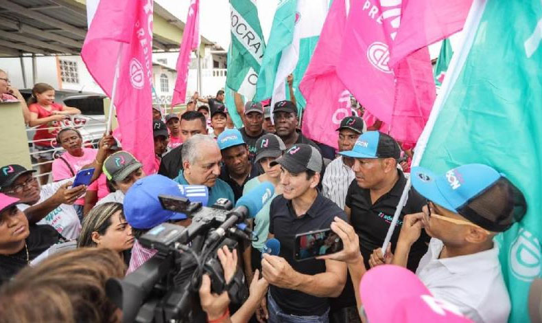 Rmulo Roux realiz recorrido por las calles de San Antonio