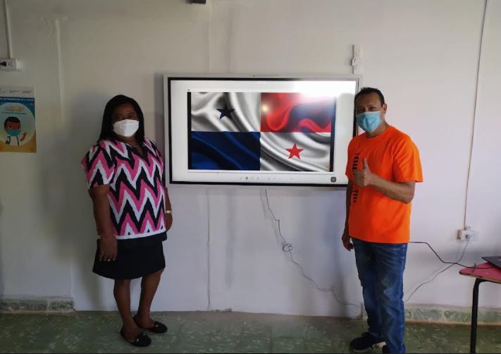 Escuelas pblicas equipadas con 160 tableros inteligentes  de Samsung inician ao escolar en Panam