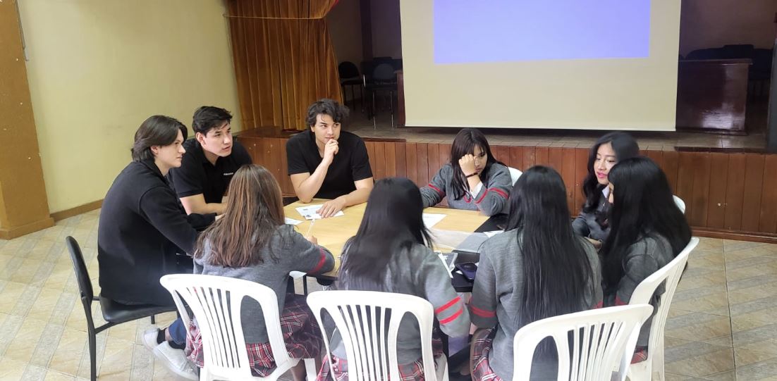 Crece la emoci�n del programa educativo Solve for Tomorrow 2025: los top 3 equipos de 13 pa�ses avanzan a la siguiente ronda