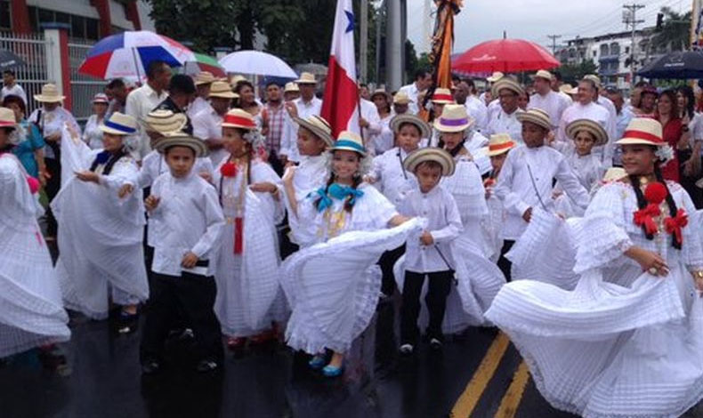 Santeos se preparan para celebra el Grito de Independencia