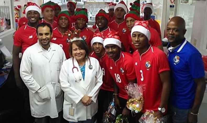 Selecci�n Sub-20 lleva alegr�a al Hospital del Ni�o