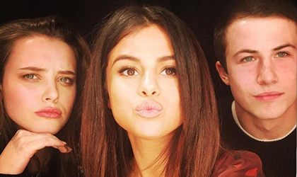 Selena Gomez sigue defendiendo 13 Reasons Why en medio de la controversia