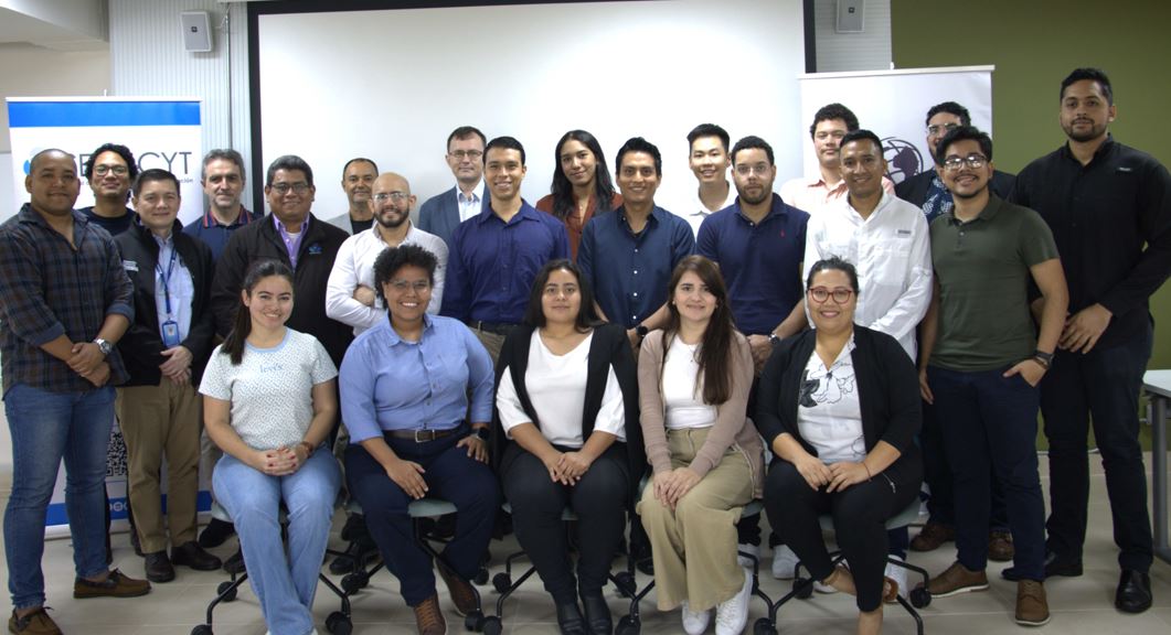 Concluye el primer Curso Especializado en Ciencias y Tecnolog�as Geoespaciales, organizado por la Senacyt y esri Panam�