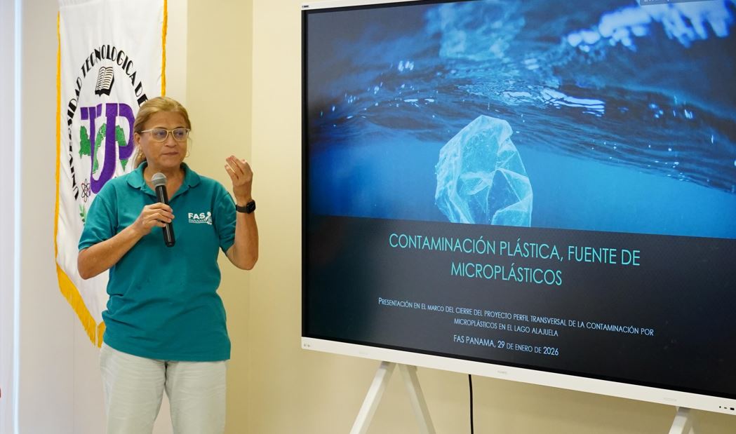 Presentan resultados del proyecto: Perfil transversal de la contaminaci�n por micropl�sticos en el Lago Alhajuela