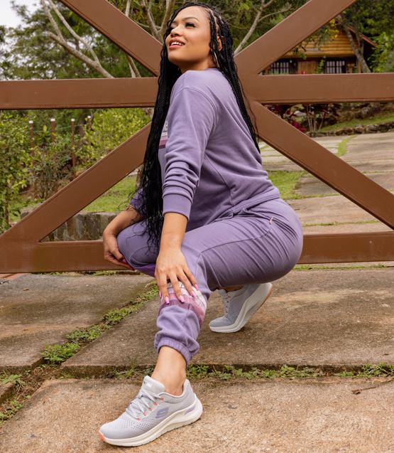 Explora al aire libre con Skechers: estilo y confort en cada aventura