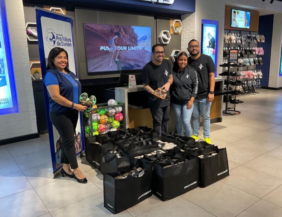 Skechers realiza donacin a la Fundacin Pro nios del Darin para celebrar las fiestas de fin de ao