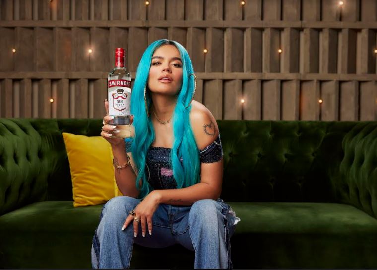 Smirnoff anuncia alianza global con Karol G para celebrar el empoderamiento