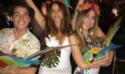 Sofa Vergara criticada por llevar guacamayas a su fiesta