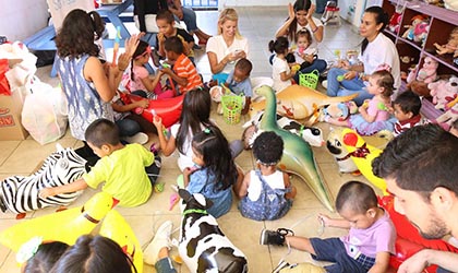 Fundacin Sonrisas Unidas llev alegra y diversin al hogar Divino Nio de Ancn