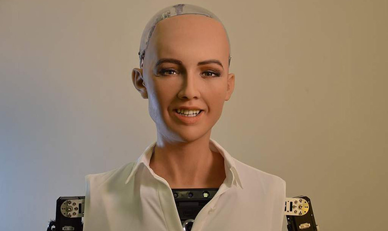 Ella es Sophia, la escalofriante primera ciudadana robot de Arabia Saud