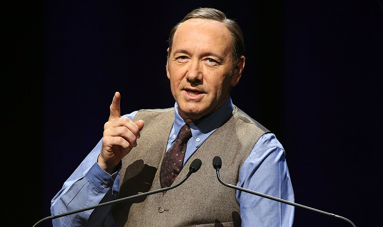 Kevin Spacey es acusado por el hijo de Richard Dreyfuss por haberlo manoseado delante de su padre