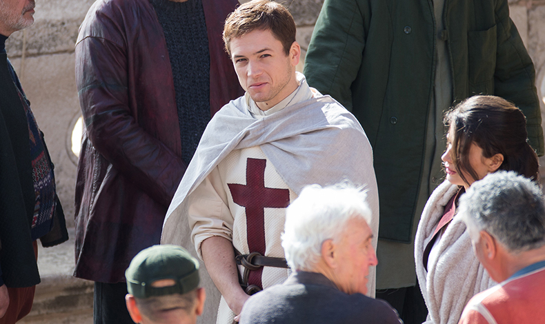 Taron Egerton promete que Robin Hood ser divertida y oscura