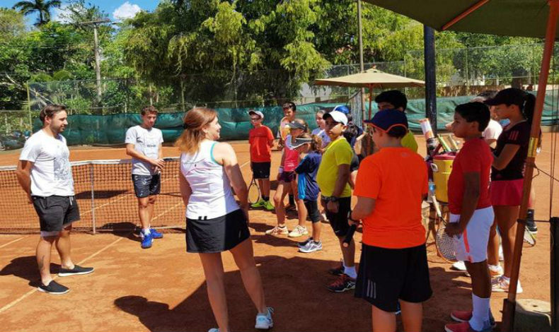 Tenista de la ATP comparti jvenes
