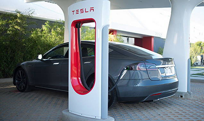 Tesla reduce la potencia de sus supercargadores debido a que algunos usuarios los usan demasiado