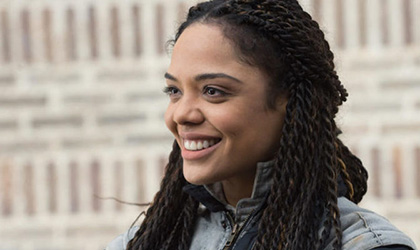 Tessa Thompson es Valkiria en 'Thor: Ragnarok' y se ve genial