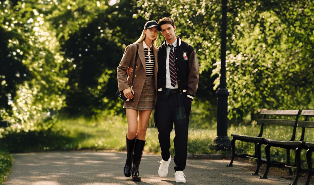 Tommy Hilfiger presenta a Patrick Schwarzenegger y Abby Champion como los rostros de la campaa otoo 2024