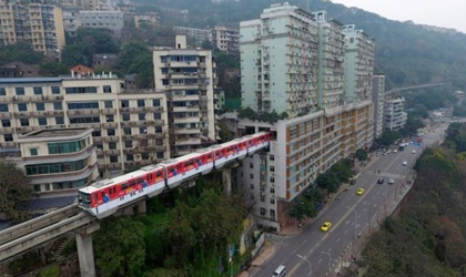 El tren que atraviesa un edificio